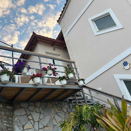 Amazing Familiar Apartments And Rooms Sarande Exterior photo